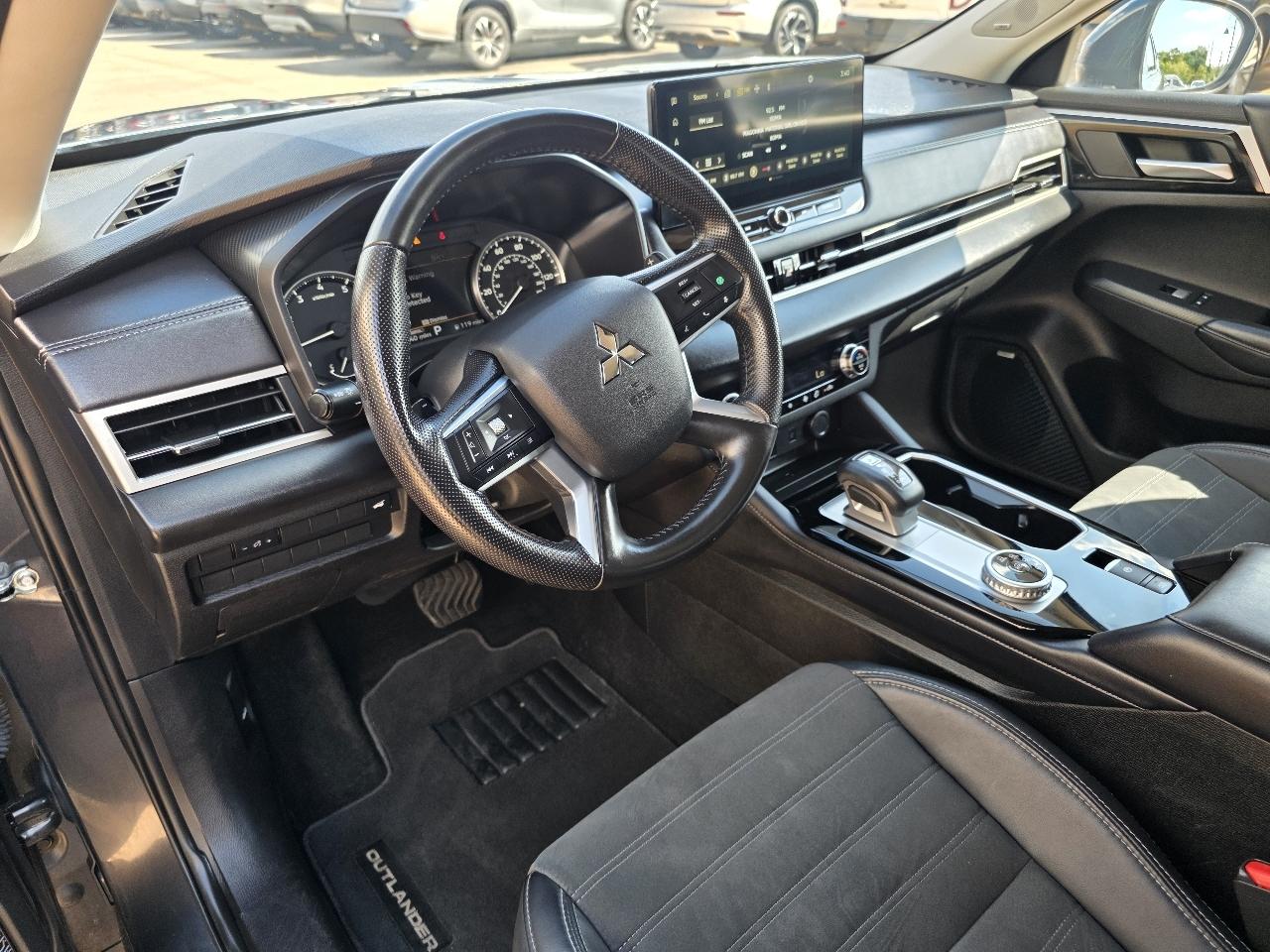 Mitsubishi Outlander SE FWD 2025