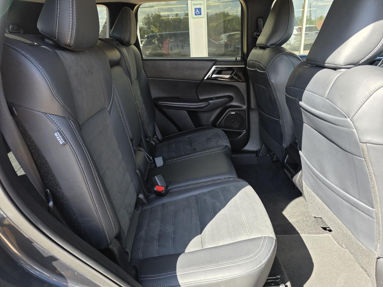 Mitsubishi Outlander SE FWD 2025