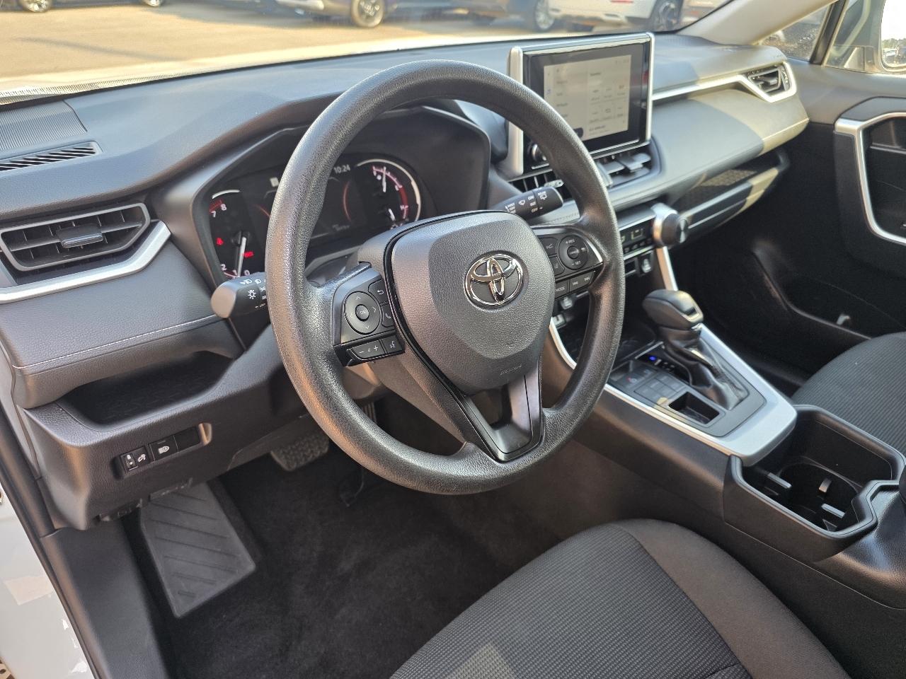 Toyota RAV4 LE AWD (Natl) 2025
