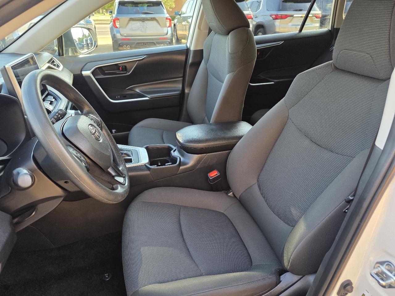 Toyota RAV4 LE AWD (Natl) 2025