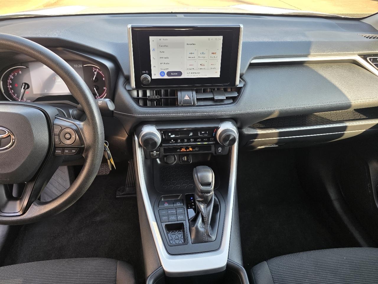 Toyota RAV4 LE AWD (Natl) 2025
