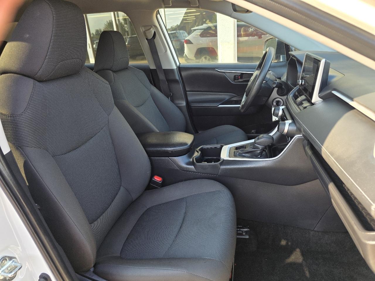 Toyota RAV4 LE AWD (Natl) 2025