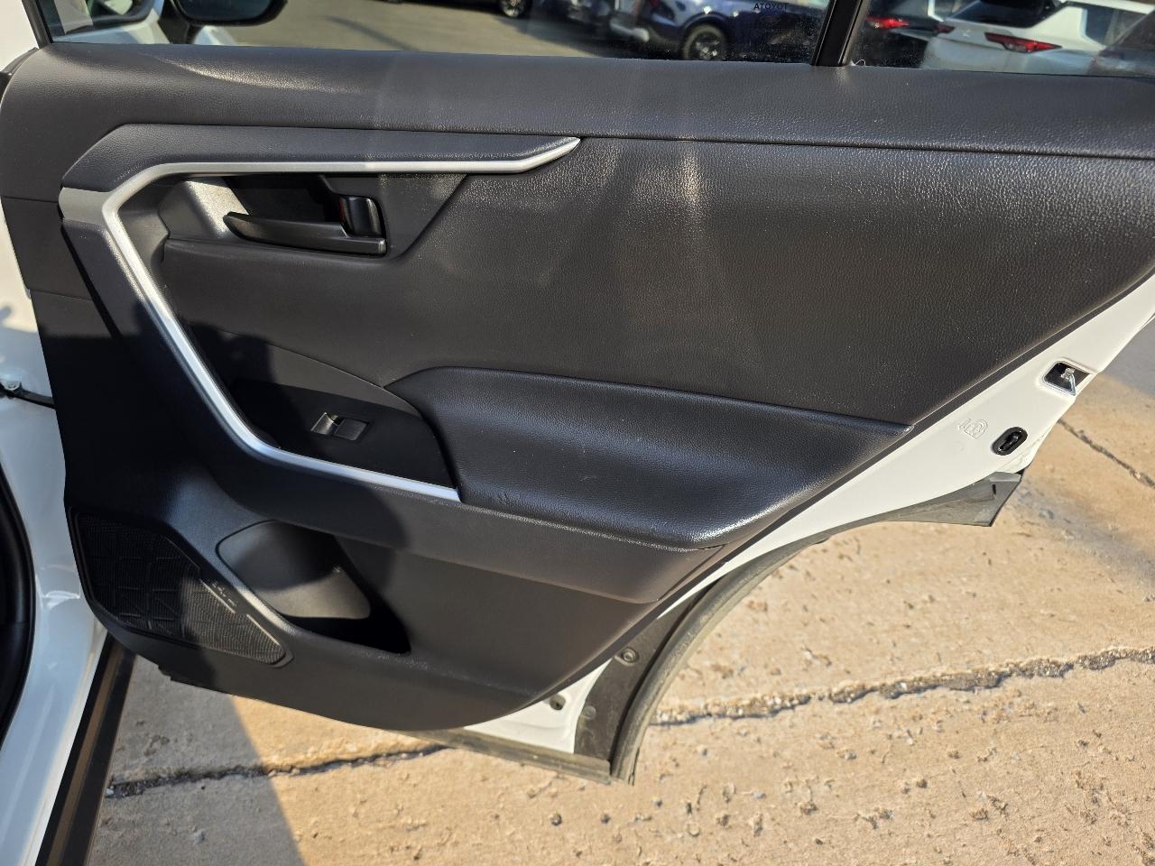 Toyota RAV4 LE AWD (Natl) 2025