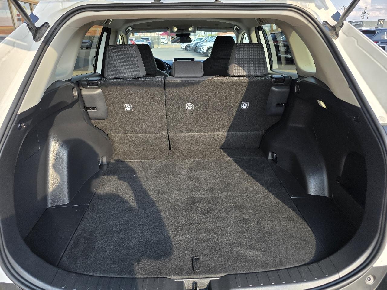 Toyota RAV4 LE AWD (Natl) 2025