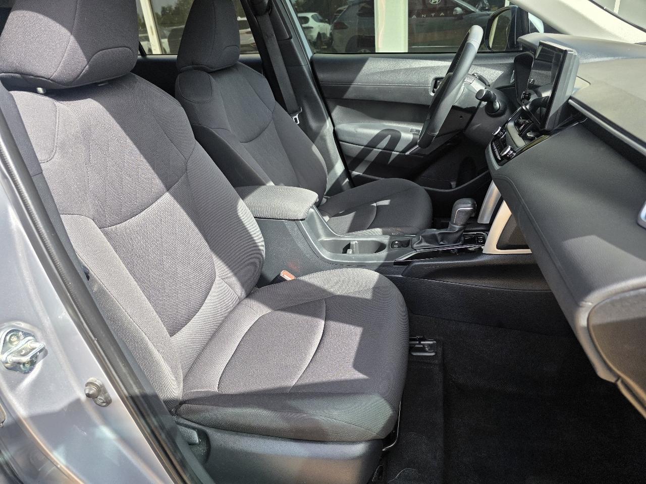 Toyota Corolla Cross LE 2WD (Natl) 2024