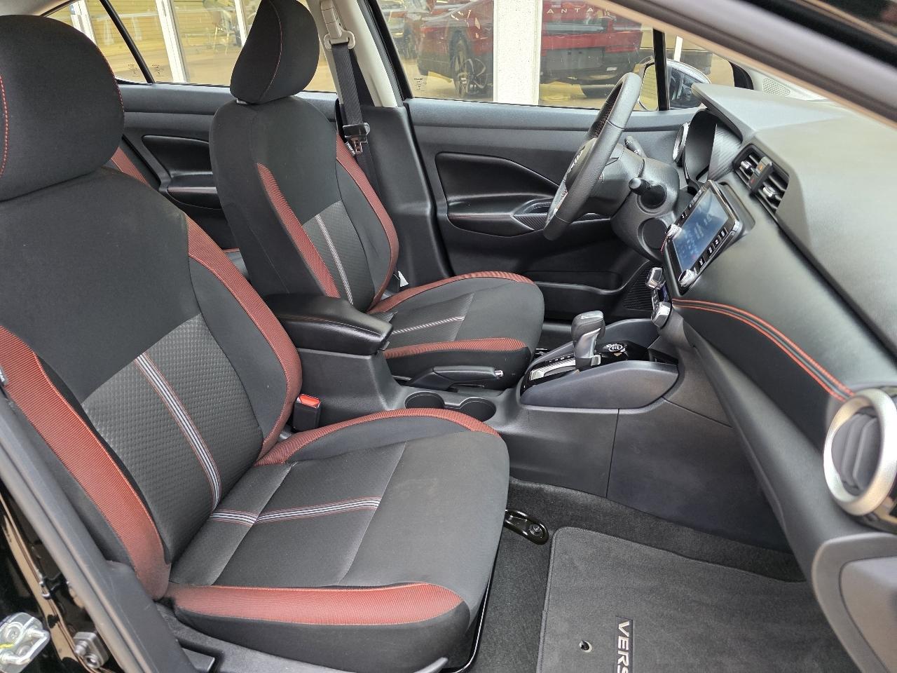 Nissan Versa SR CVT 2025