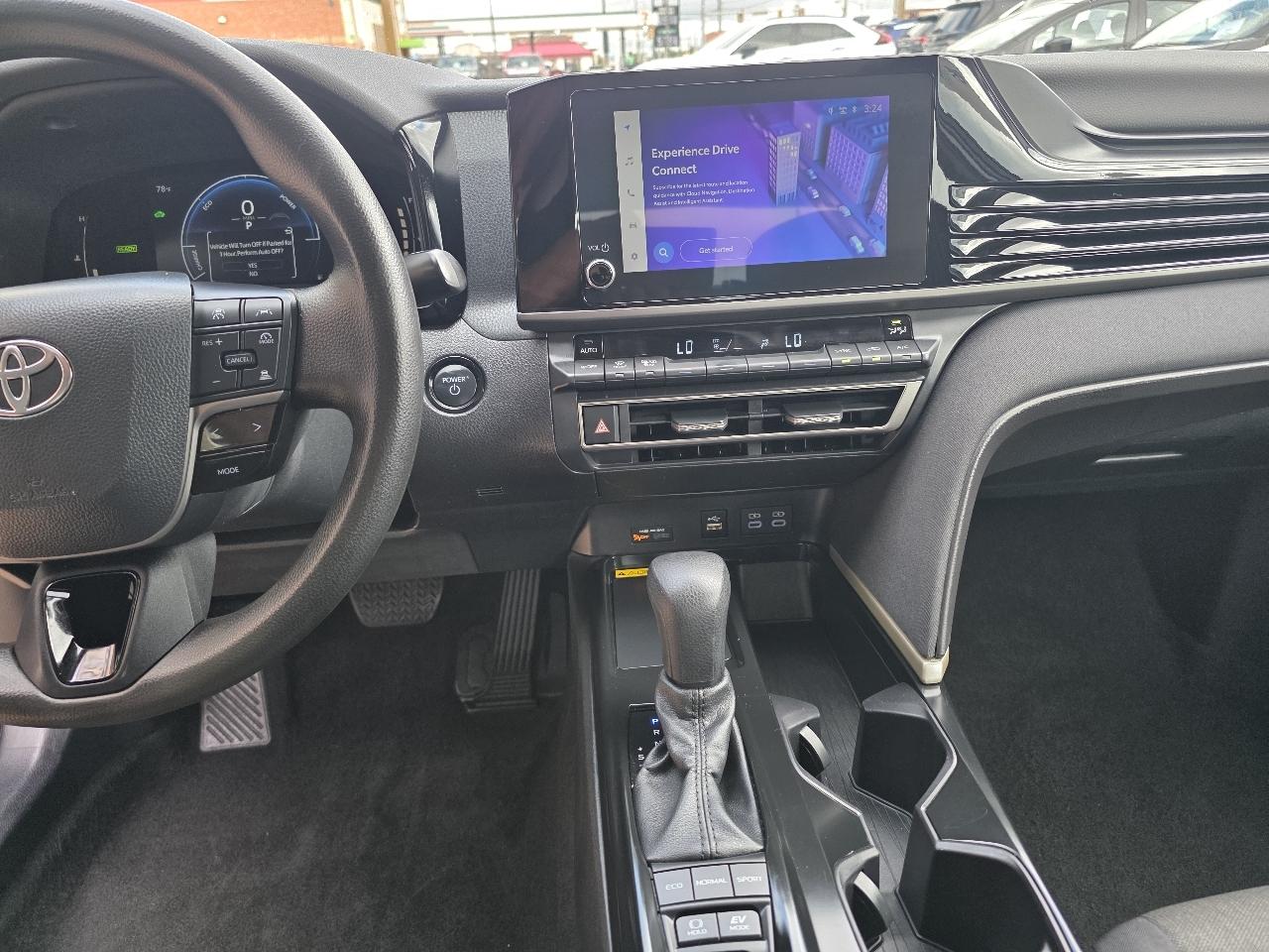 Toyota Camry XLE (Natl) 2025