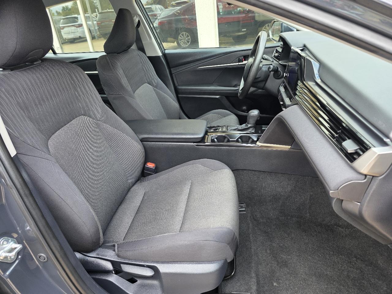 Toyota Camry XLE (Natl) 2025