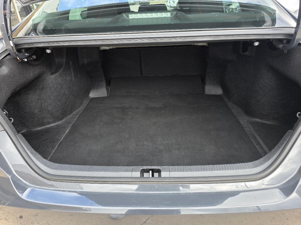 Toyota Camry XLE (Natl) 2025