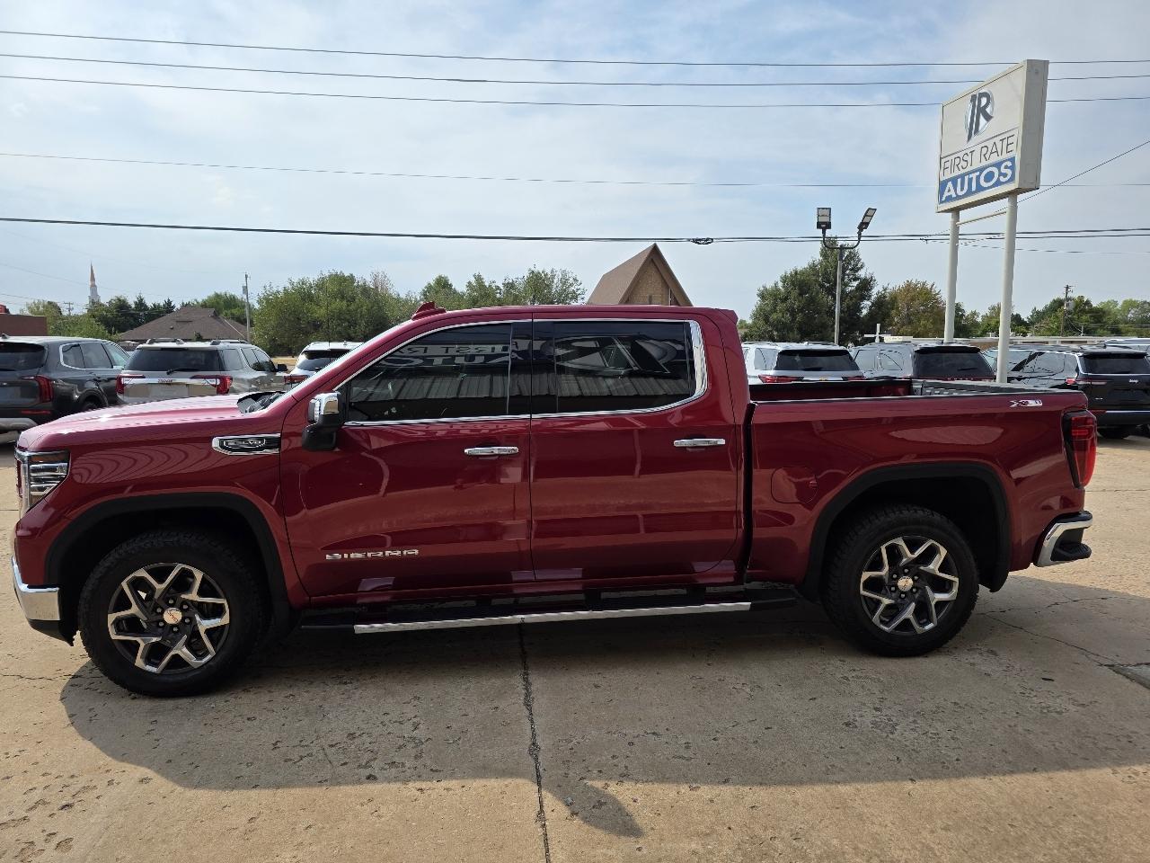 GMC Sierra 1500 4WD Crew Cab 147" SLT 2023