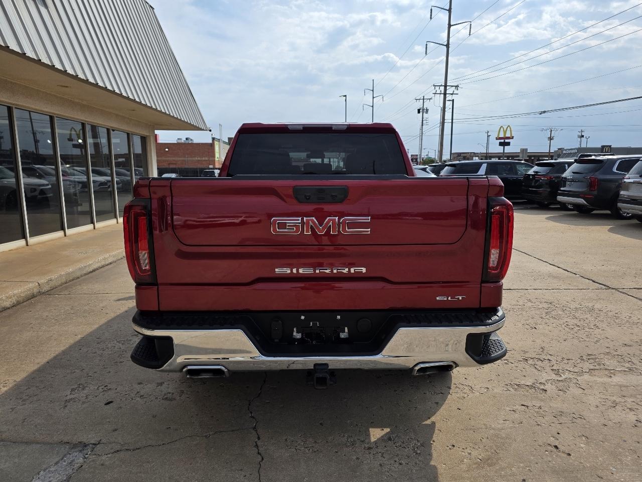 GMC Sierra 1500 4WD Crew Cab 147" SLT 2023