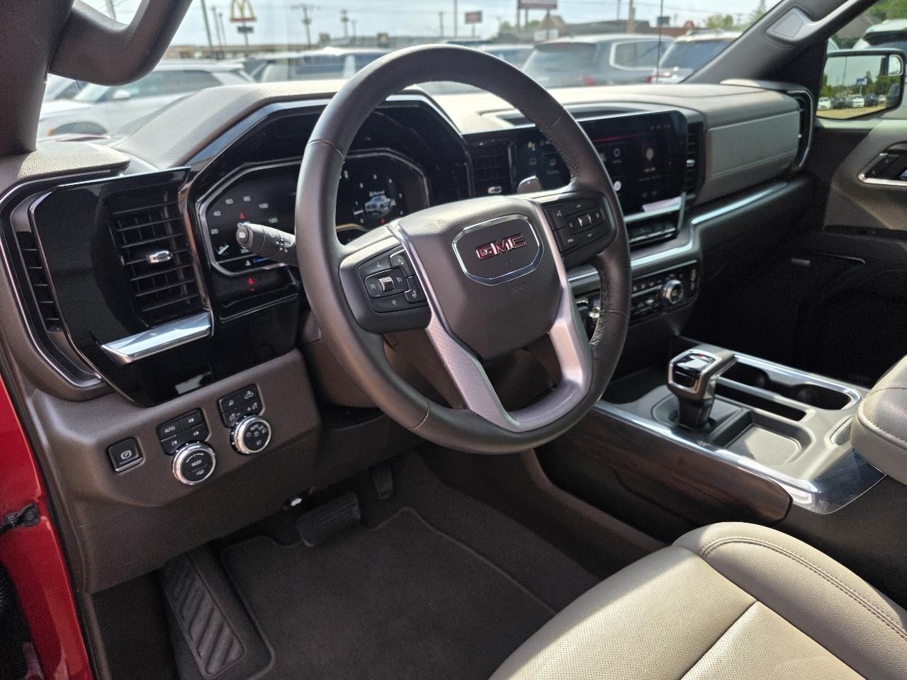 GMC Sierra 1500 4WD Crew Cab 147" SLT 2023