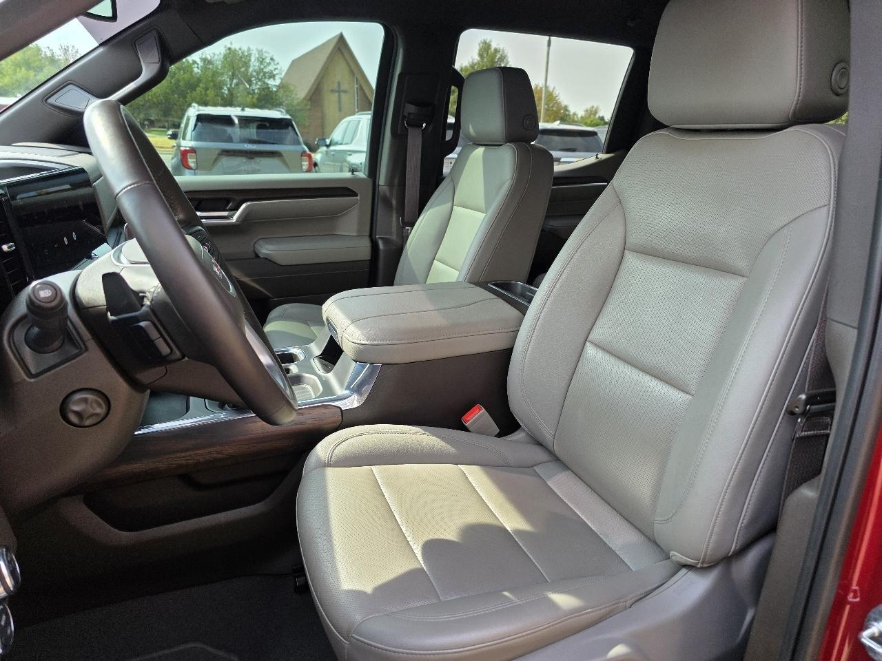 GMC Sierra 1500 4WD Crew Cab 147" SLT 2023