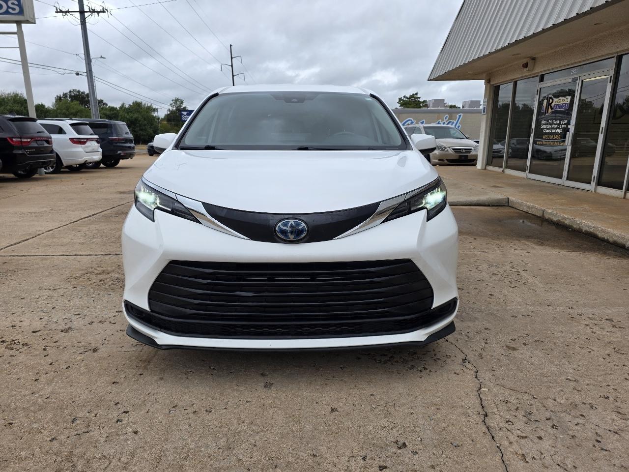 Toyota Sienna LE FWD 8-Passenger (Natl) 2022
