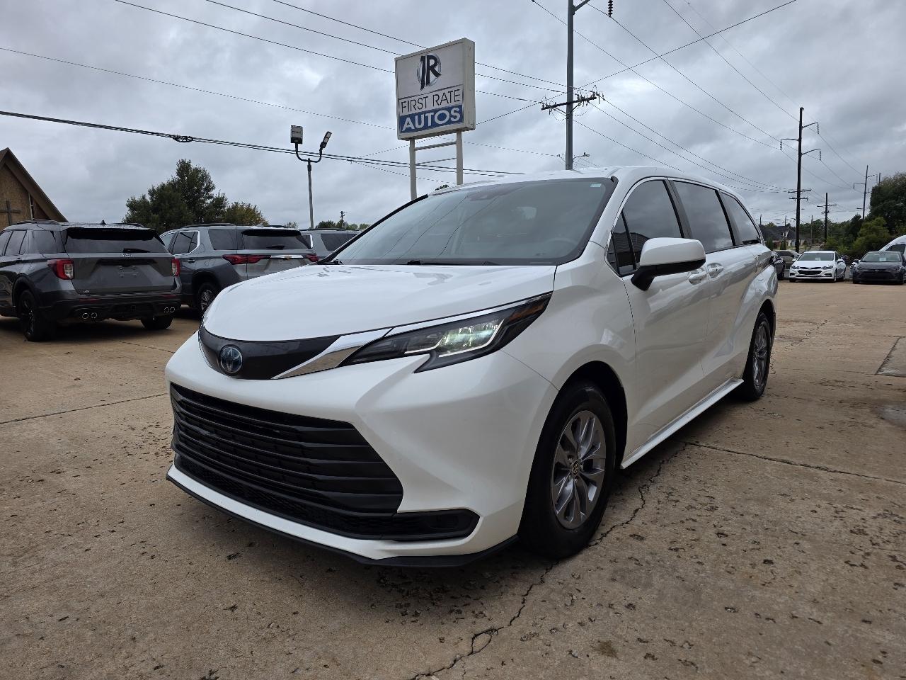 Toyota Sienna LE FWD 8-Passenger (Natl) 2022
