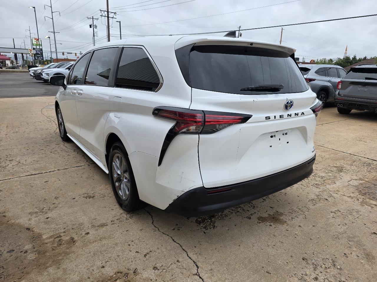 Toyota Sienna LE FWD 8-Passenger (Natl) 2022