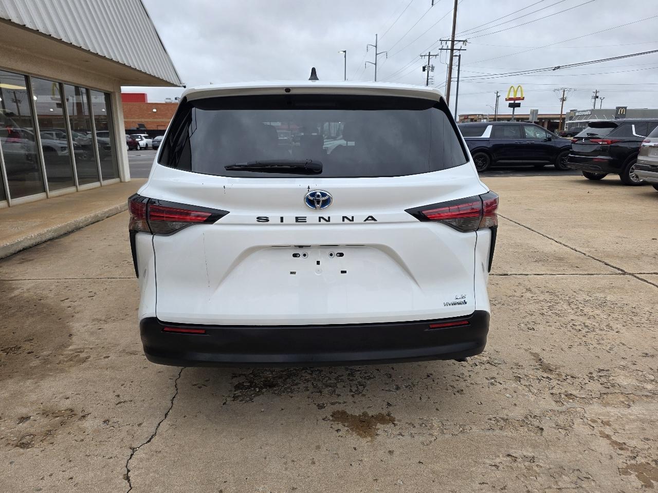 Toyota Sienna LE FWD 8-Passenger (Natl) 2022
