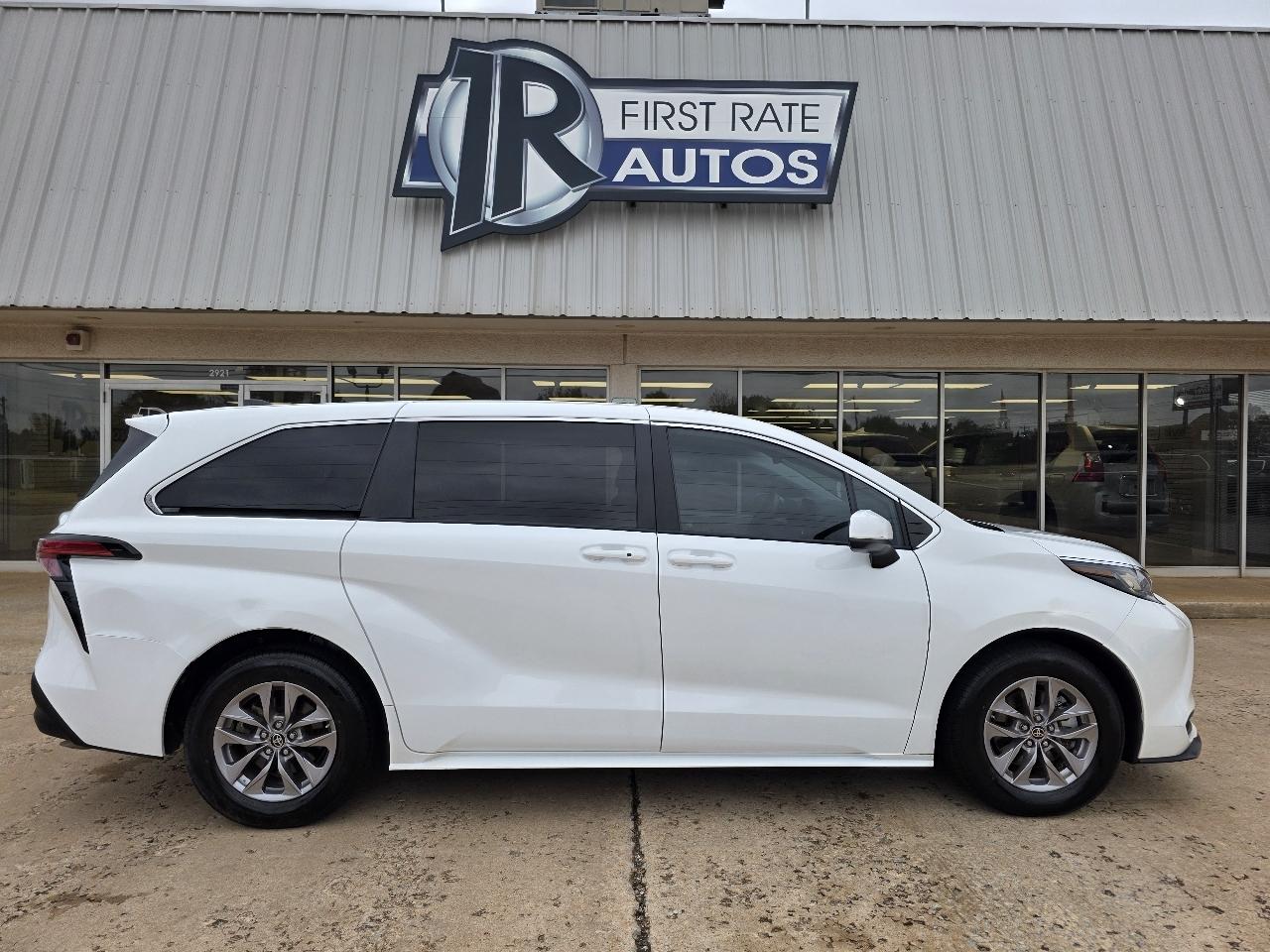 Toyota Sienna LE FWD 8-Passenger (Natl) 2022