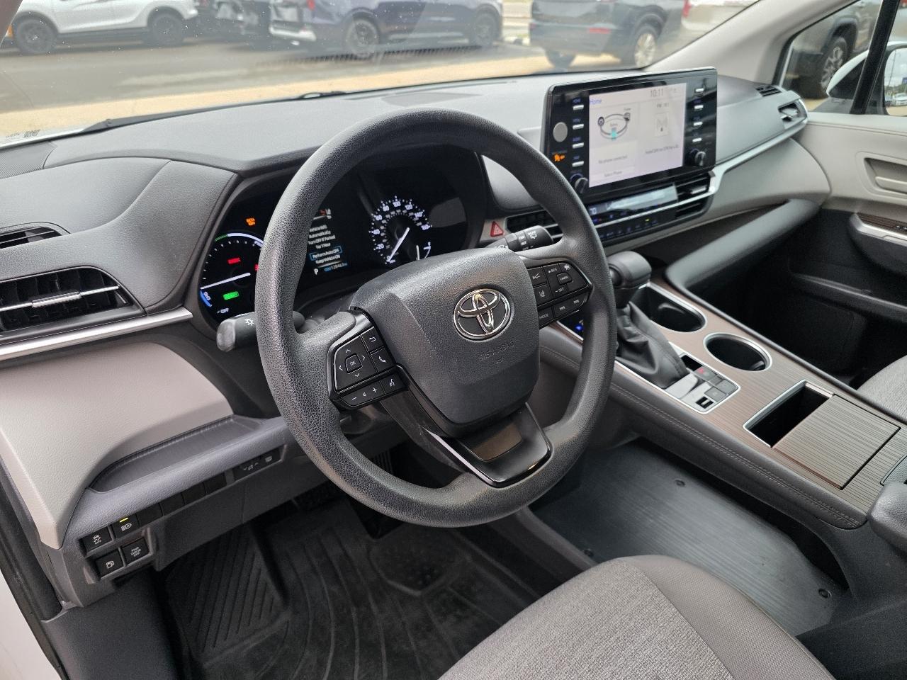 Toyota Sienna LE FWD 8-Passenger (Natl) 2022
