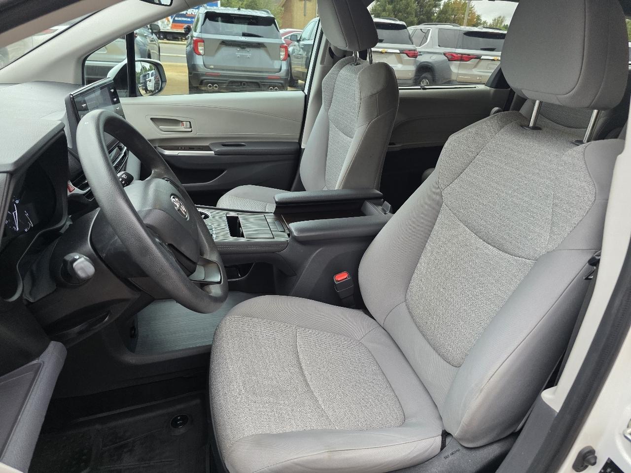 Toyota Sienna LE FWD 8-Passenger (Natl) 2022