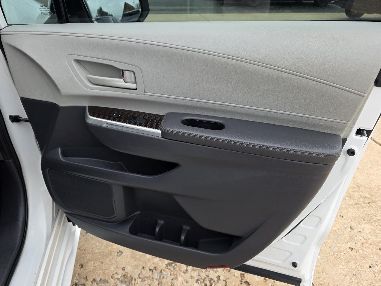 Toyota Sienna LE FWD 8-Passenger (Natl) 2022