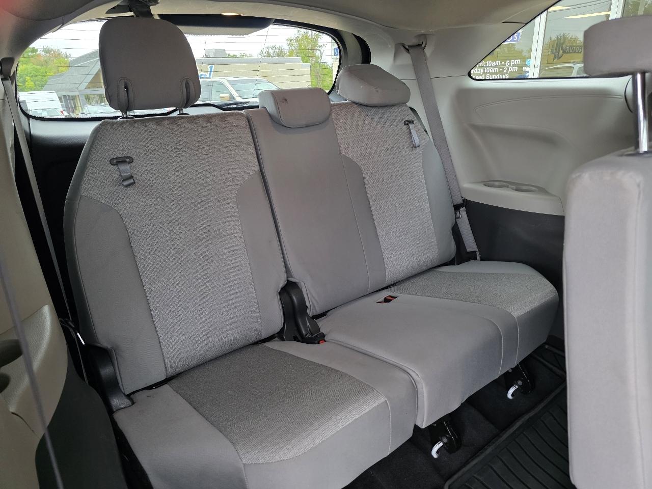 Toyota Sienna LE FWD 8-Passenger (Natl) 2022