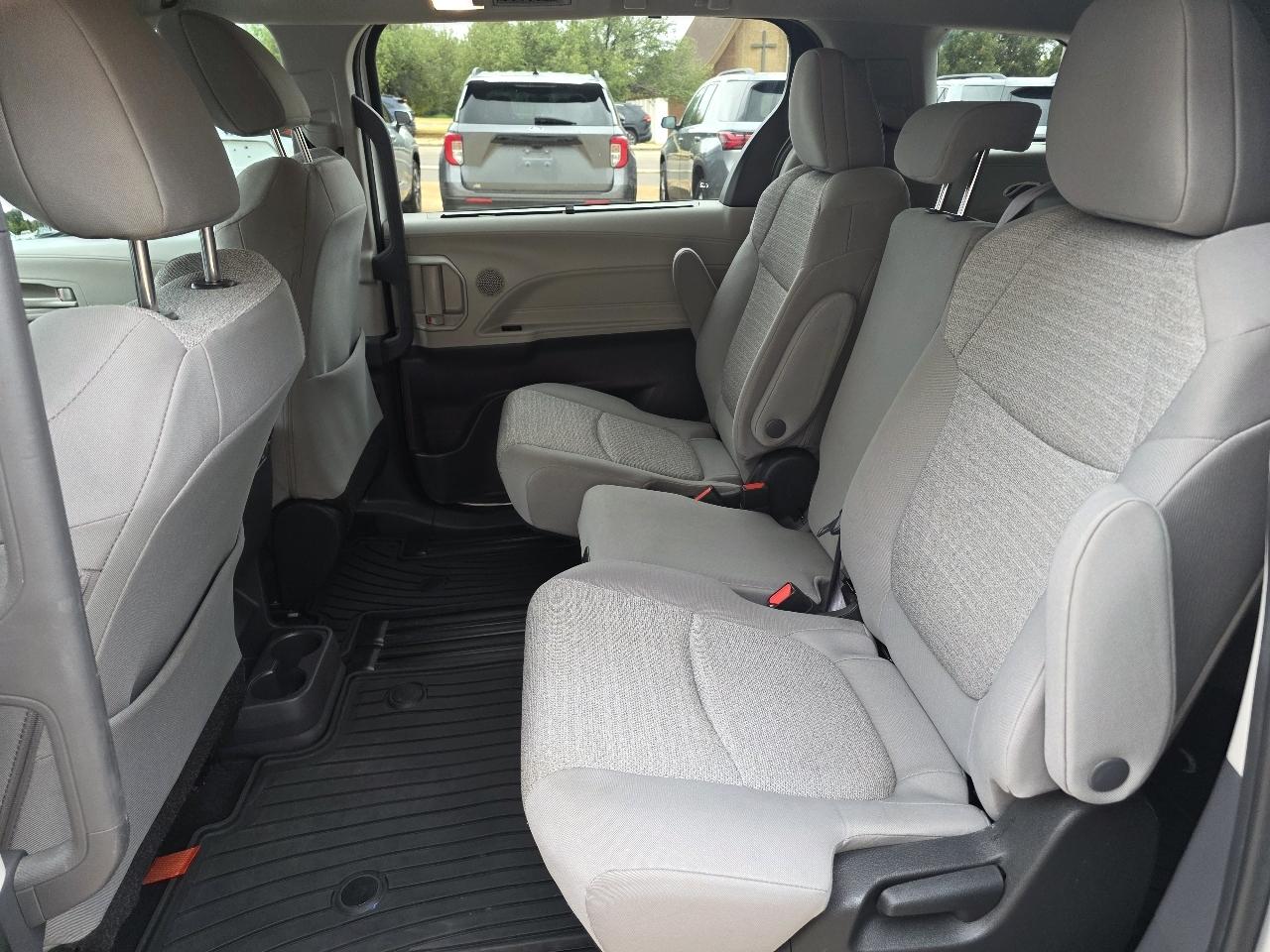 Toyota Sienna LE FWD 8-Passenger (Natl) 2022