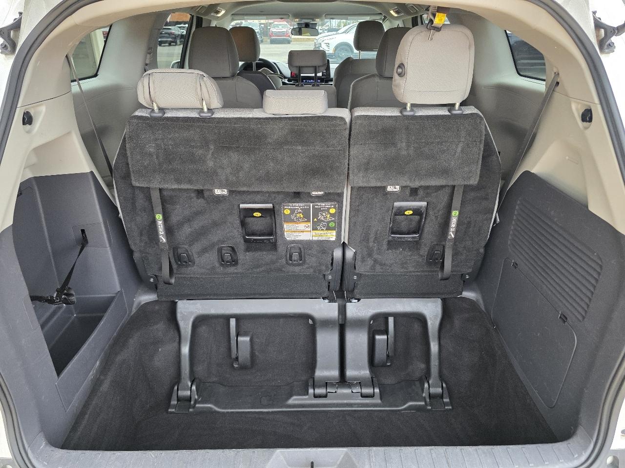 Toyota Sienna LE FWD 8-Passenger (Natl) 2022
