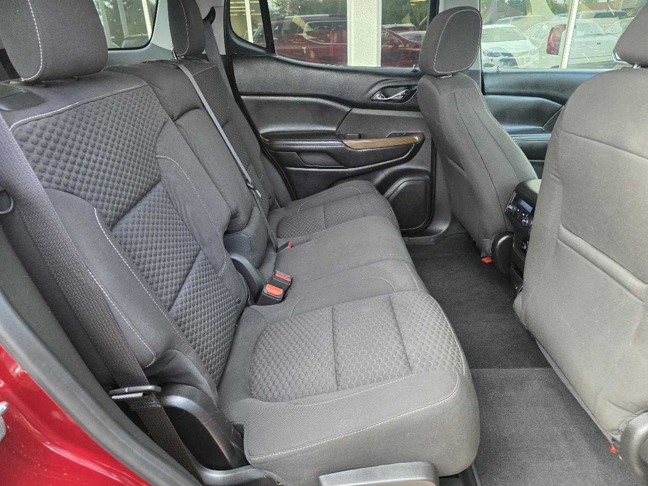 GMC Acadia FWD 4dr SLE w/SLE-2 2017
