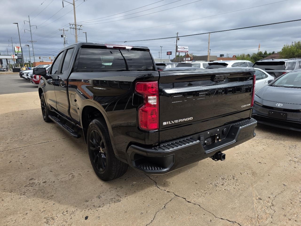 Chevrolet Silverado 1500 2WD Double Cab 147" Custom 2023