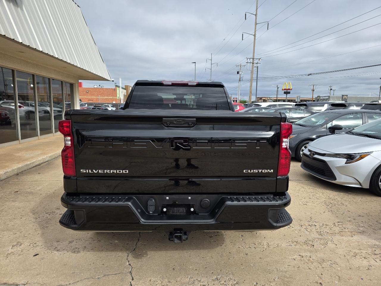 Chevrolet Silverado 1500 2WD Double Cab 147" Custom 2023