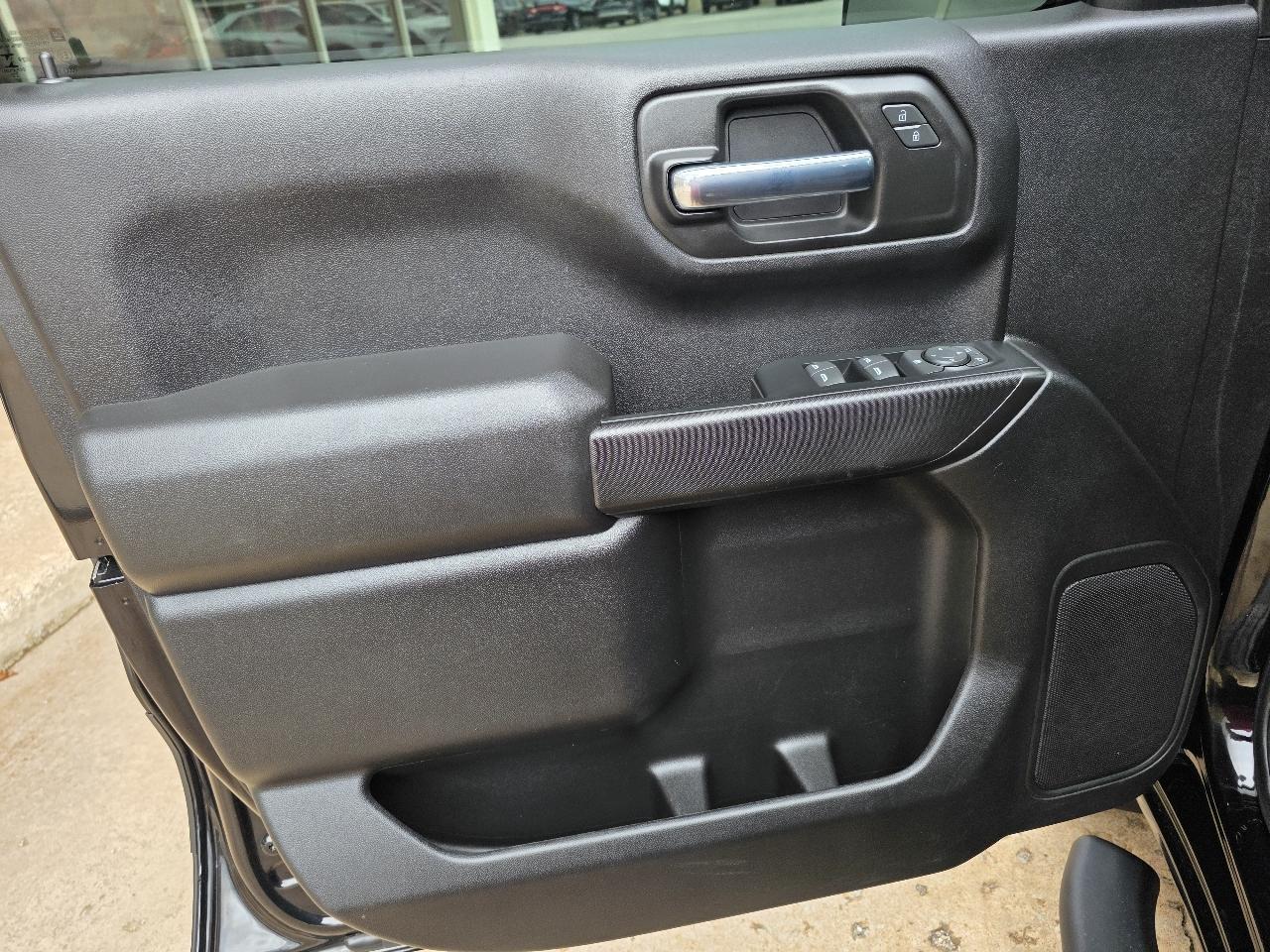 Chevrolet Silverado 1500 2WD Double Cab 147" Custom 2023