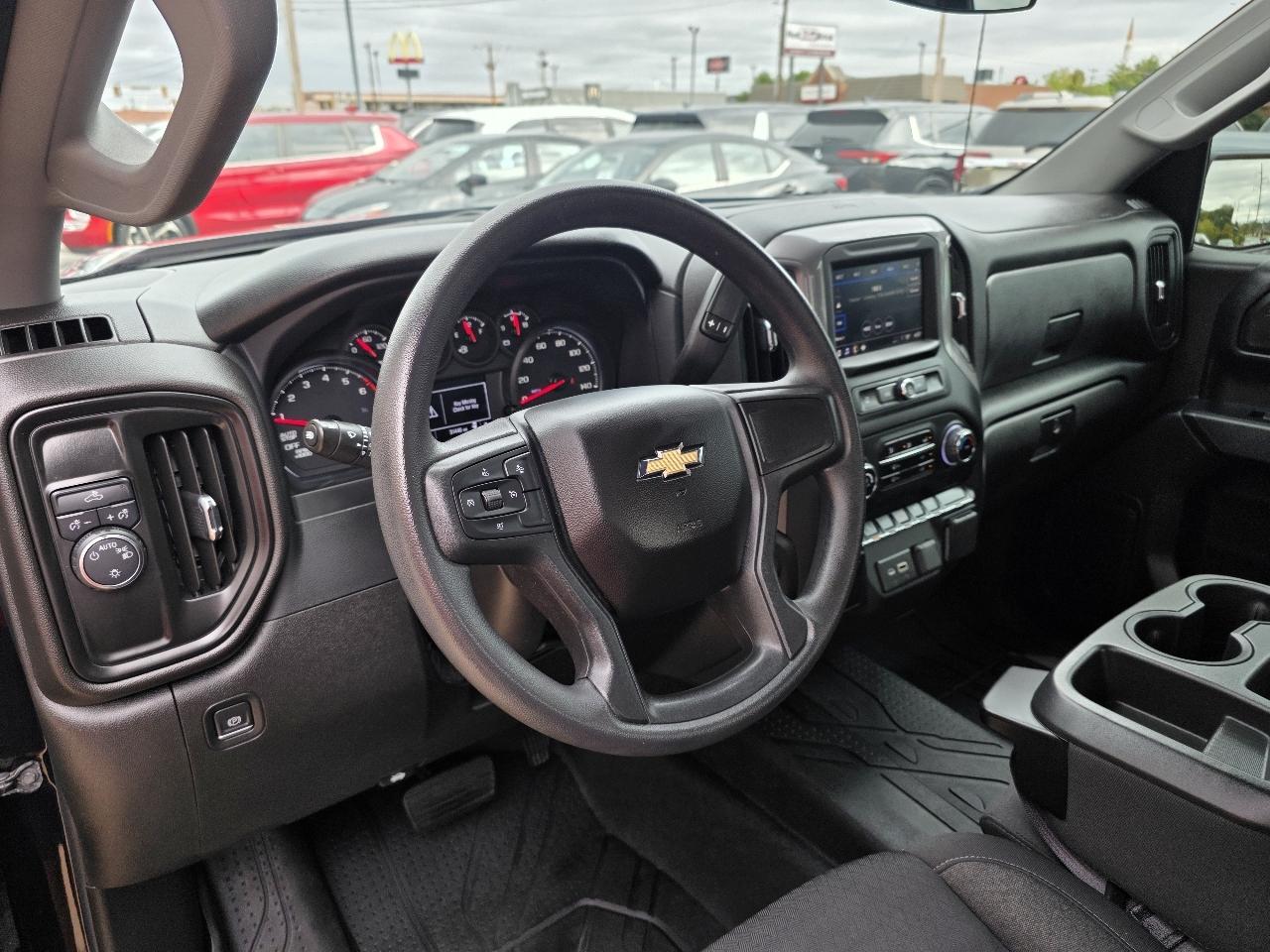 Chevrolet Silverado 1500 2WD Double Cab 147" Custom 2023