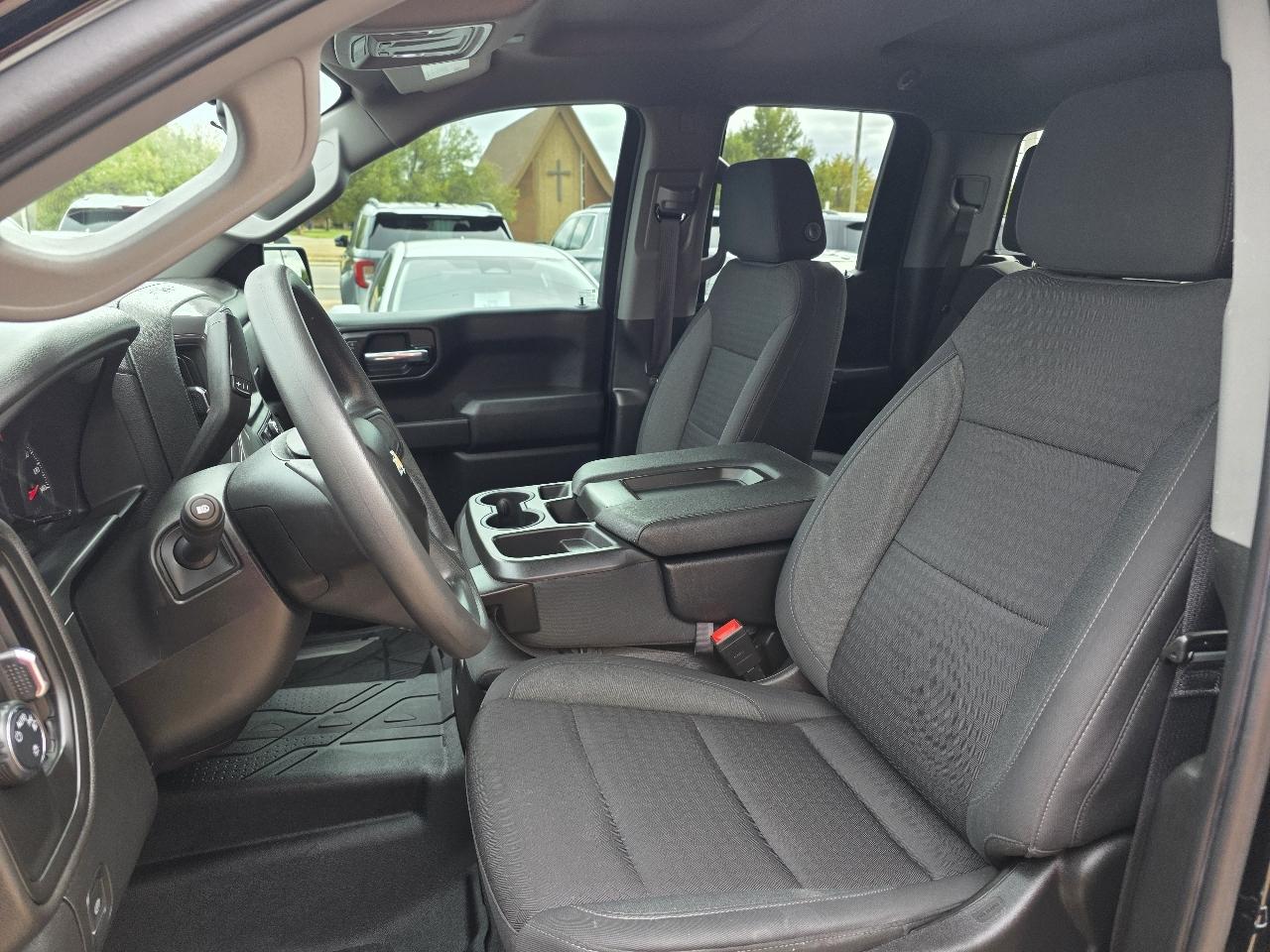 Chevrolet Silverado 1500 2WD Double Cab 147" Custom 2023