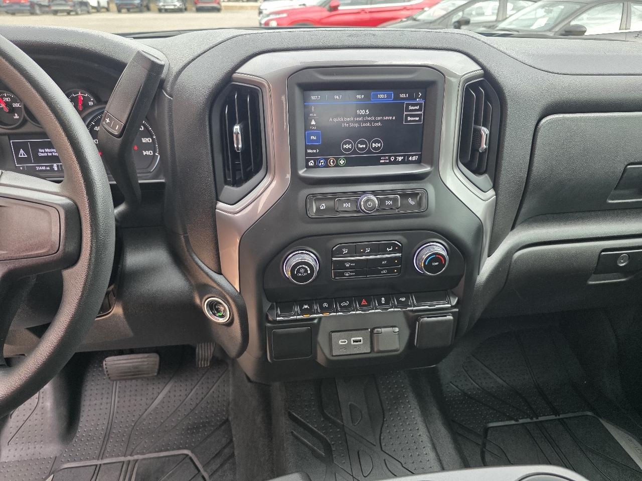 Chevrolet Silverado 1500 2WD Double Cab 147" Custom 2023