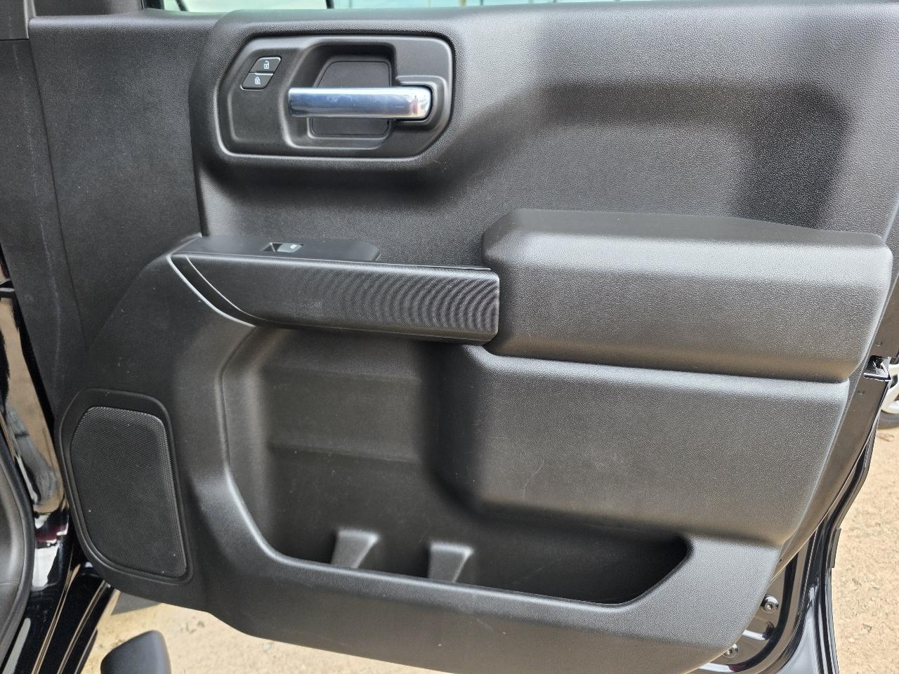 Chevrolet Silverado 1500 2WD Double Cab 147" Custom 2023