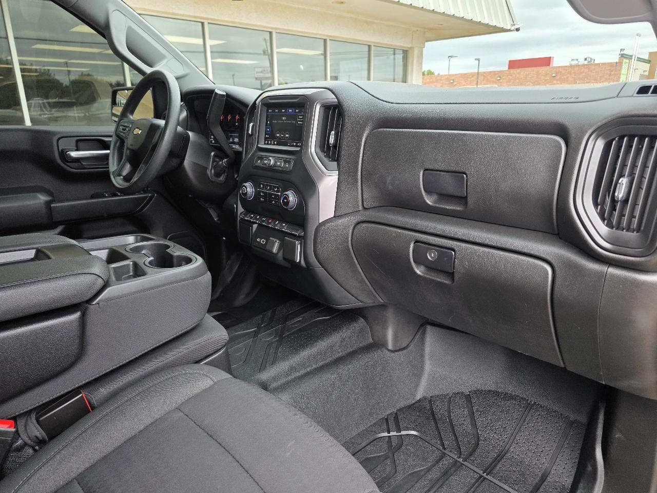 Chevrolet Silverado 1500 2WD Double Cab 147" Custom 2023