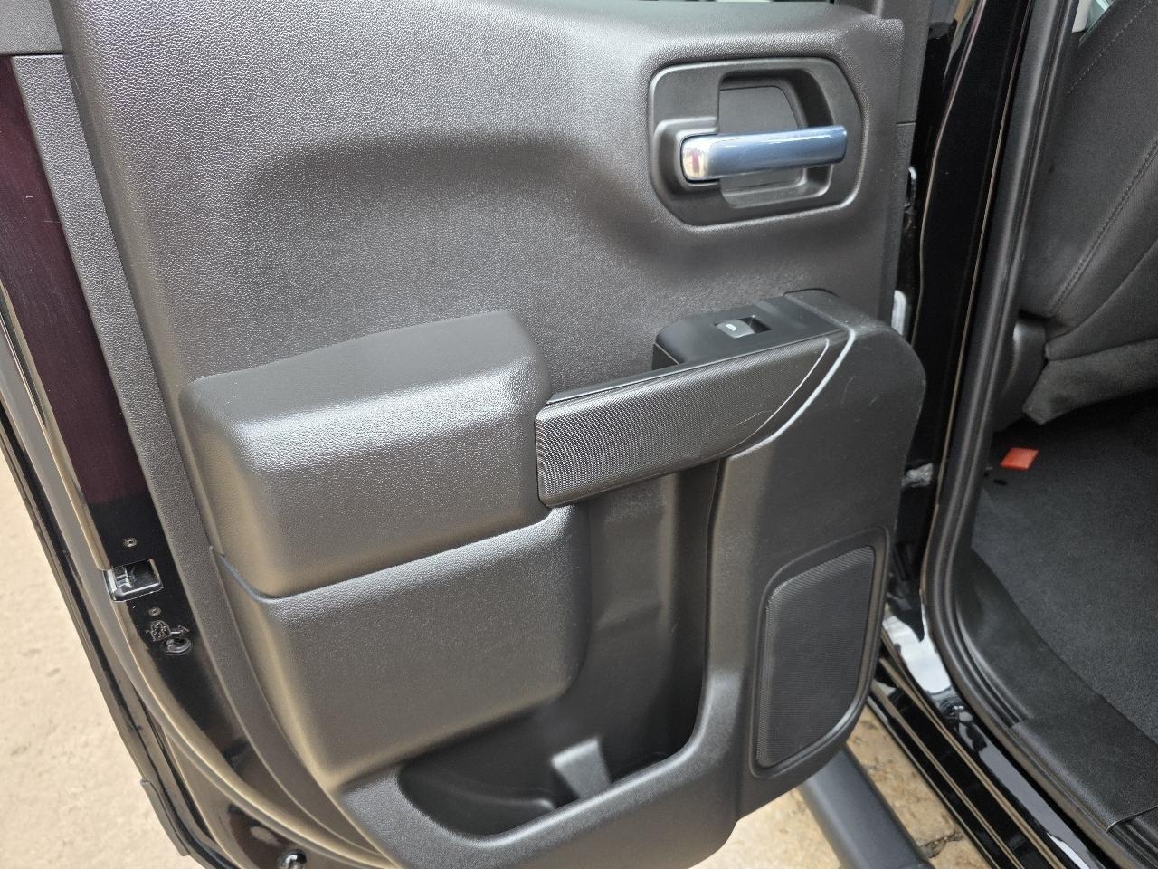 Chevrolet Silverado 1500 2WD Double Cab 147" Custom 2023