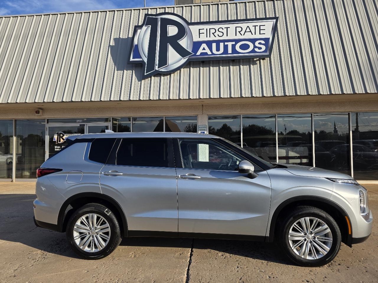 Mitsubishi Outlander ES FWD 2024