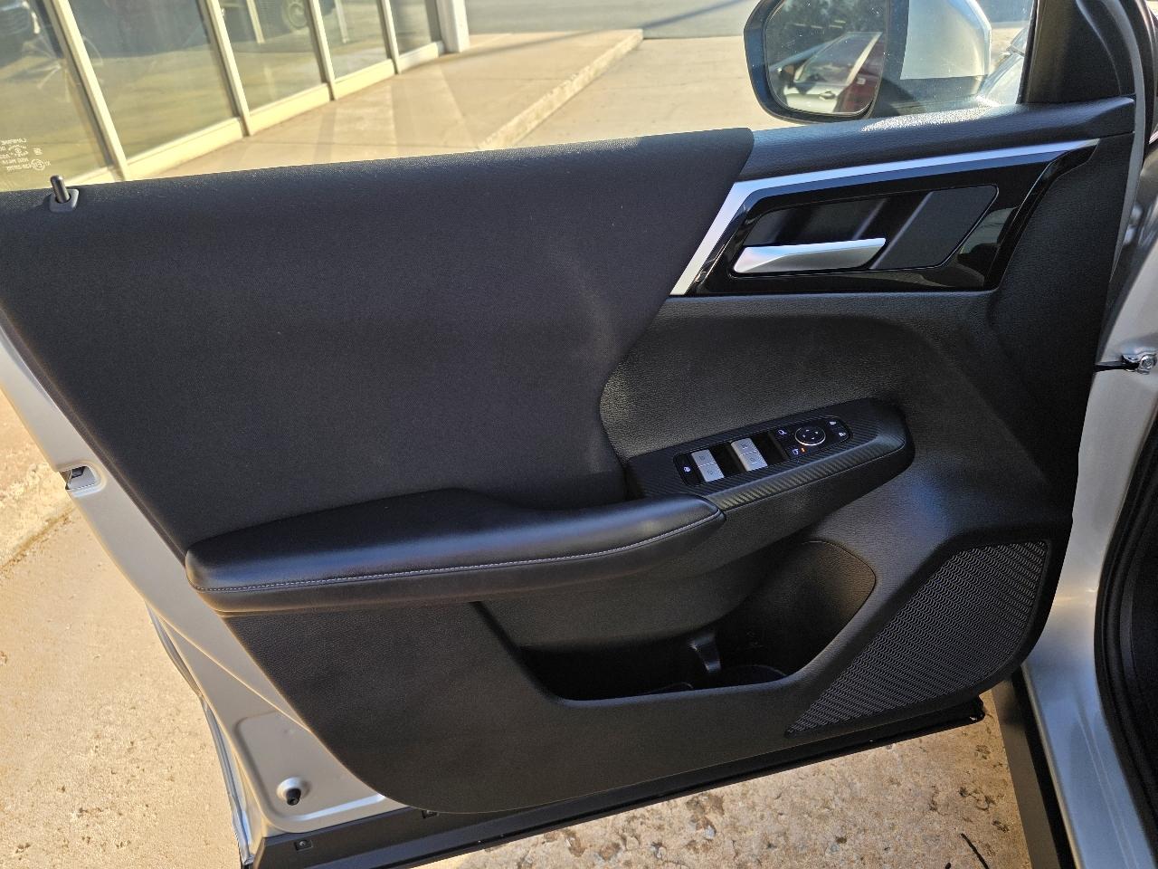 Mitsubishi Outlander ES FWD 2024