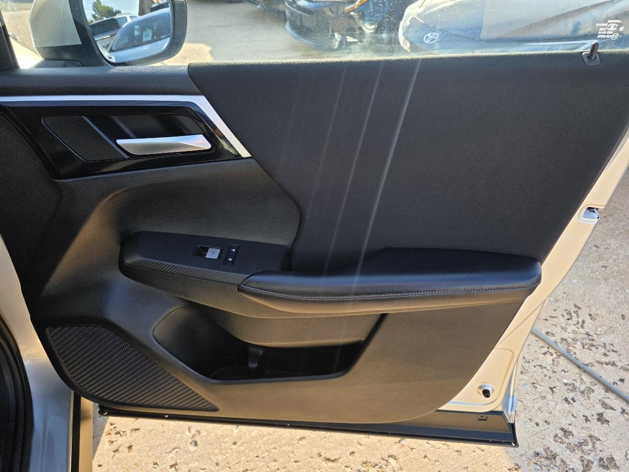 Mitsubishi Outlander ES FWD 2024