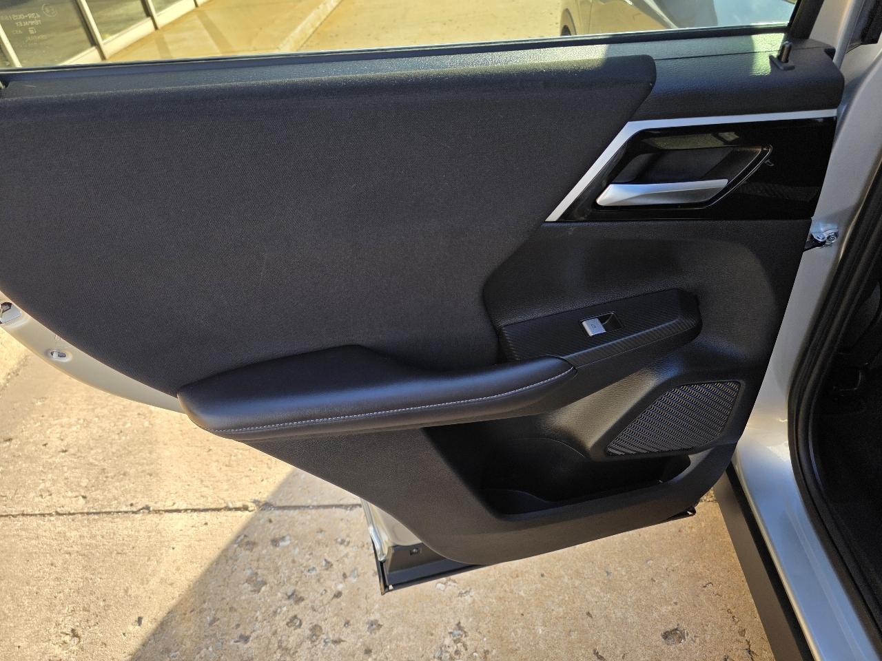 Mitsubishi Outlander ES FWD 2024
