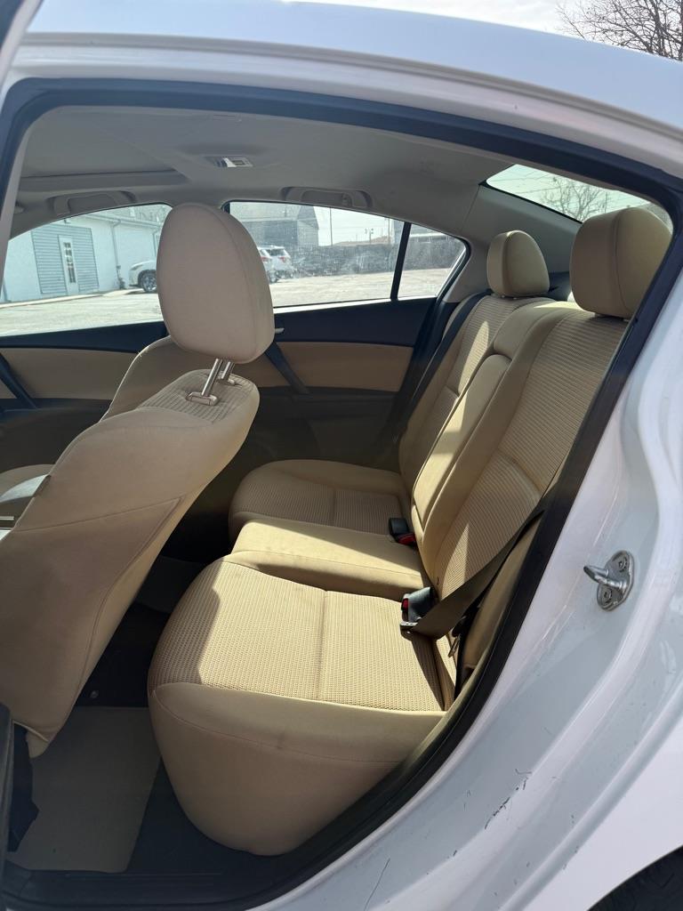 Mazda MAZDA3 i Touring 4-door 2012