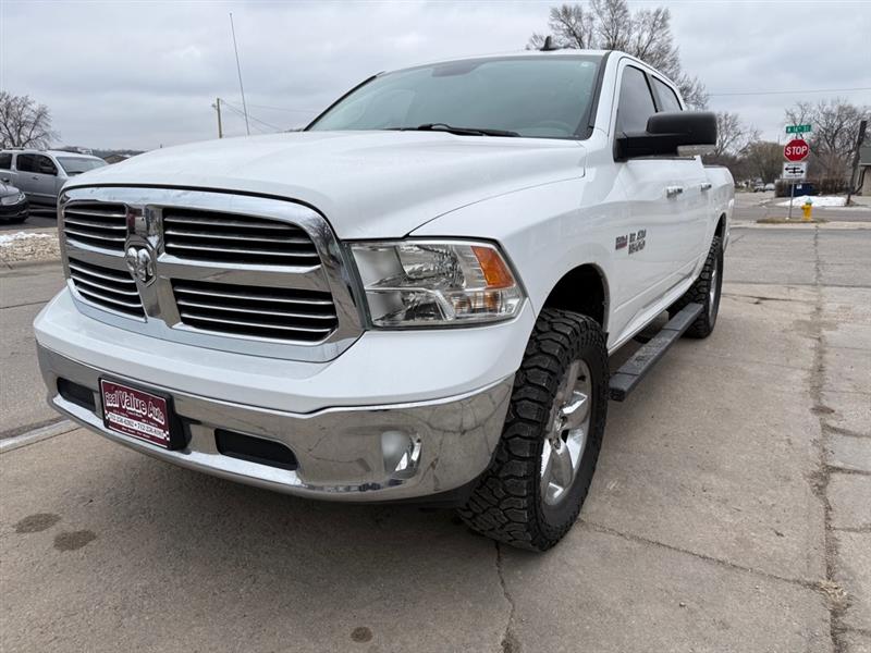 2015 RAM 1500 SLT Crew Cab SWB 4WD