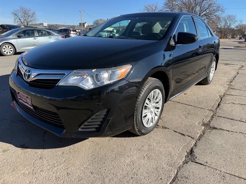 2012 Toyota Camry LE's photo