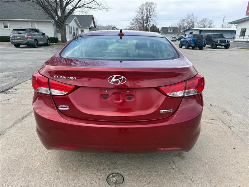 Hyundai Elantra GLS M/T 2013
