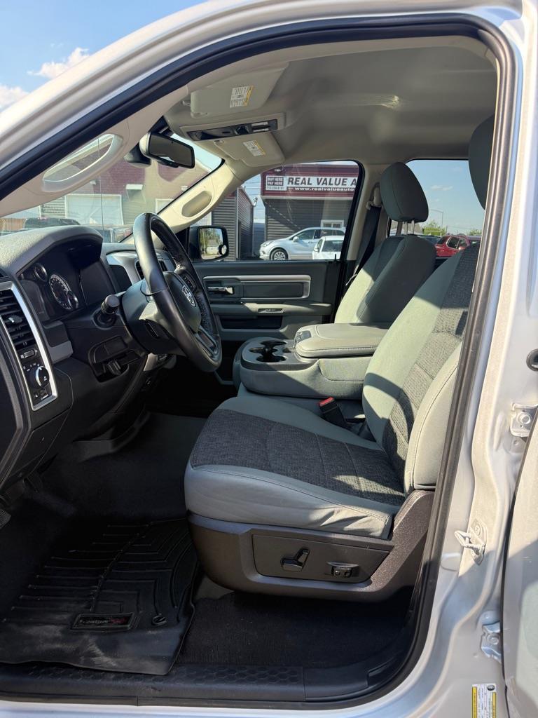 RAM 1500 SLT Quad Cab 4WD 2015