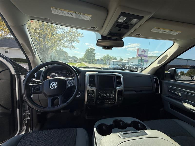 RAM 1500 SLT Quad Cab 4WD 2015