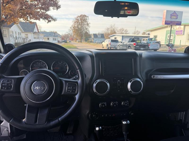 Jeep Wrangler Unlimited Sahara 4WD 2014