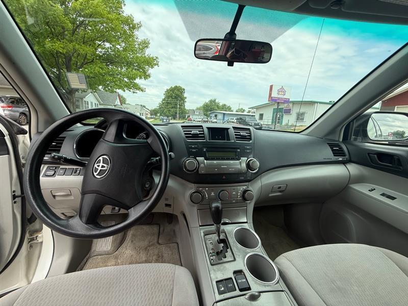 Toyota Highlander Base 4WD 2008
